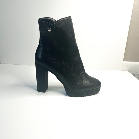 DKNY Black biker booties size 9.5 - Picture 2 of 4